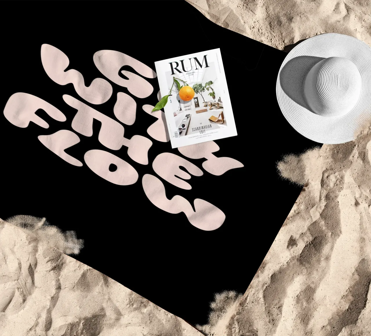 Go With The Flow Typografie Design apaisant serviette de plage de THE MOTIVATED TYPE