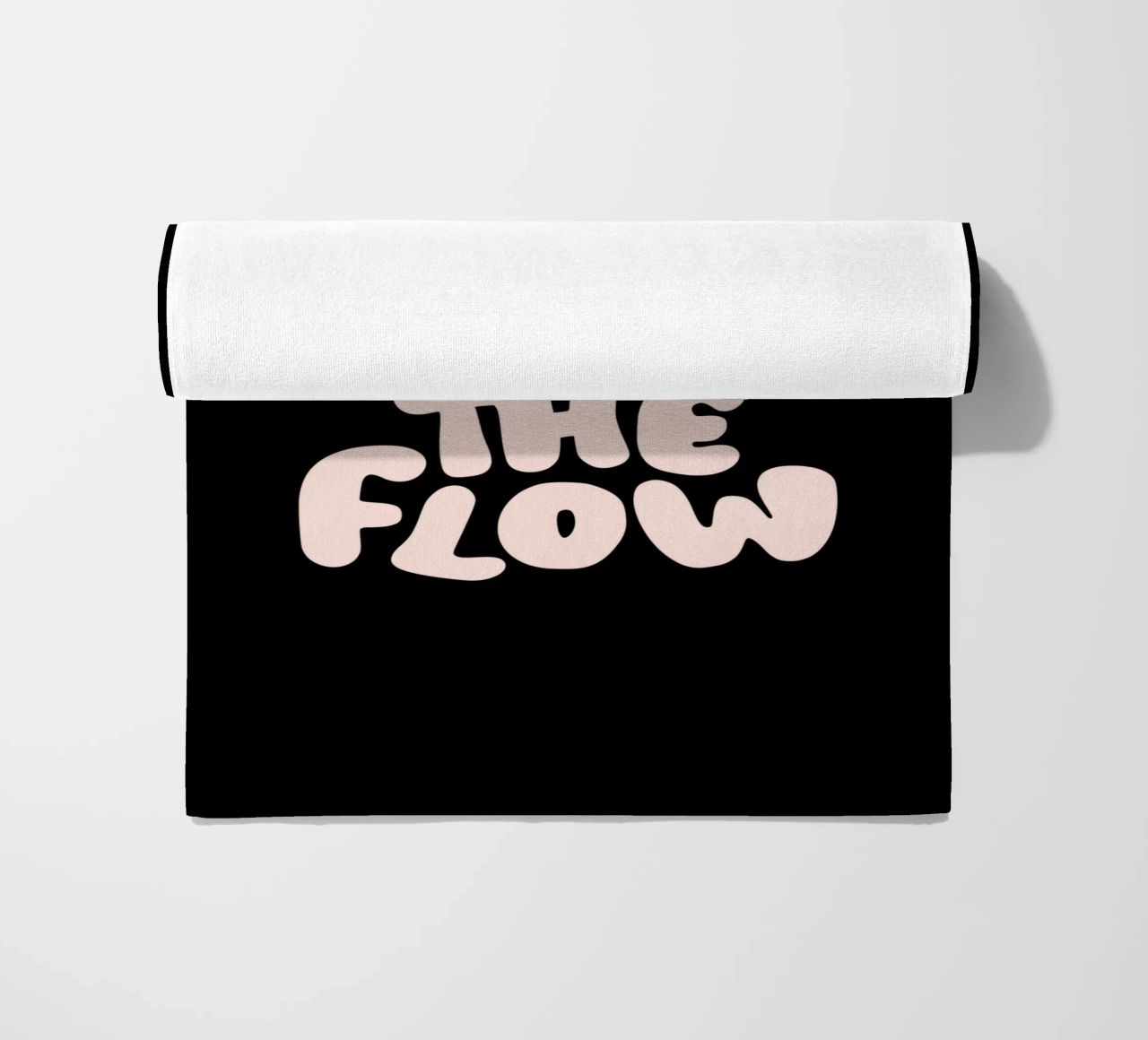 Go With The Flow Design tipografico rilassante telo mare da THE MOTIVATED TYPE