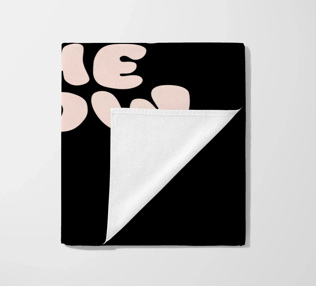 Go With The Flow Design tipografico rilassante telo mare da THE MOTIVATED TYPE