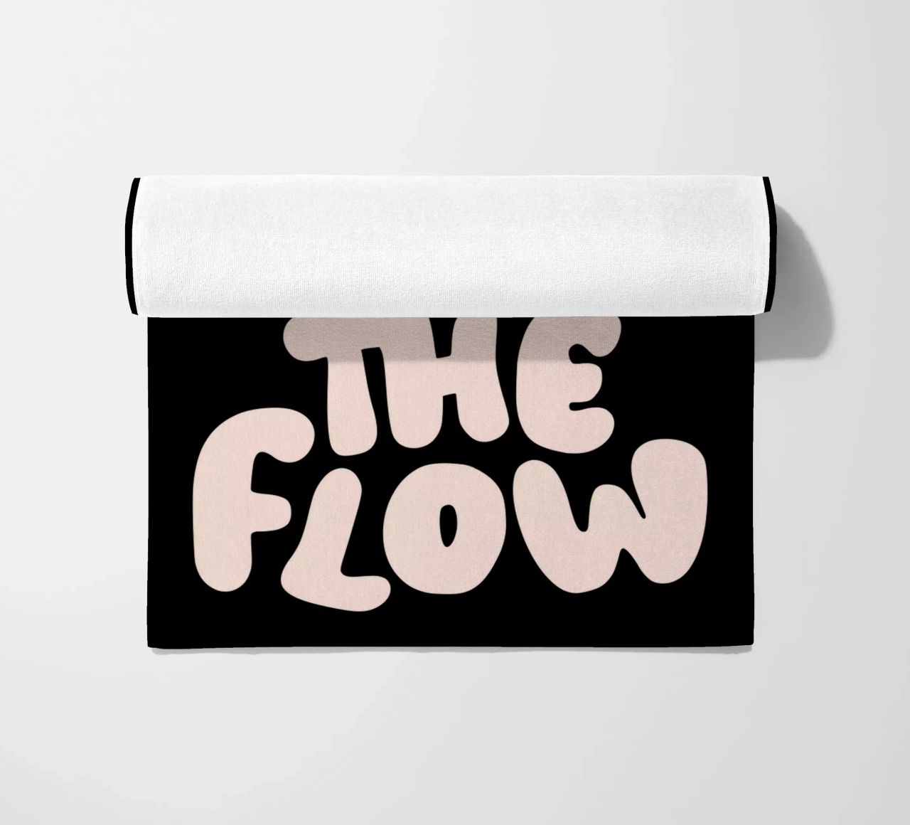 Go With The Flow Design tipografico rilassante telo mare da THE MOTIVATED TYPE