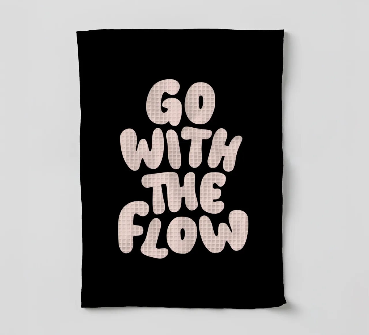 Go With The Flow Rustgevend Typografie Ontwerp theedoek van THE MOTIVATED TYPE