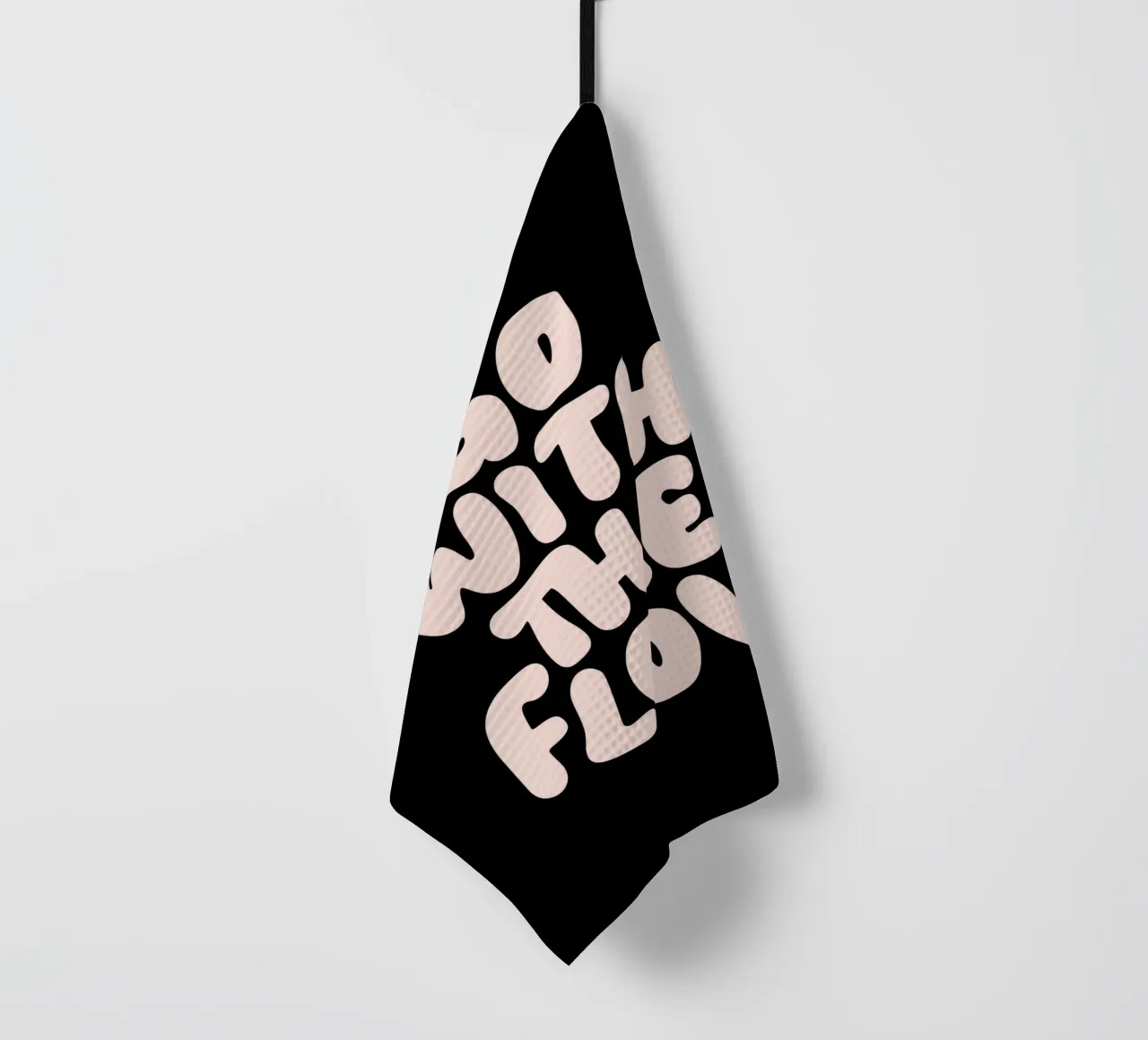 Go With The Flow Rustgevend Typografie Ontwerp theedoek van THE MOTIVATED TYPE
