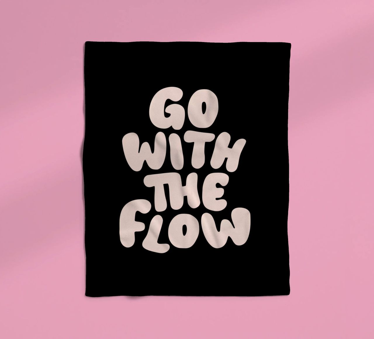 Go With The Flow Design tipografico rilassante coperta in pile da THE MOTIVATED TYPE
