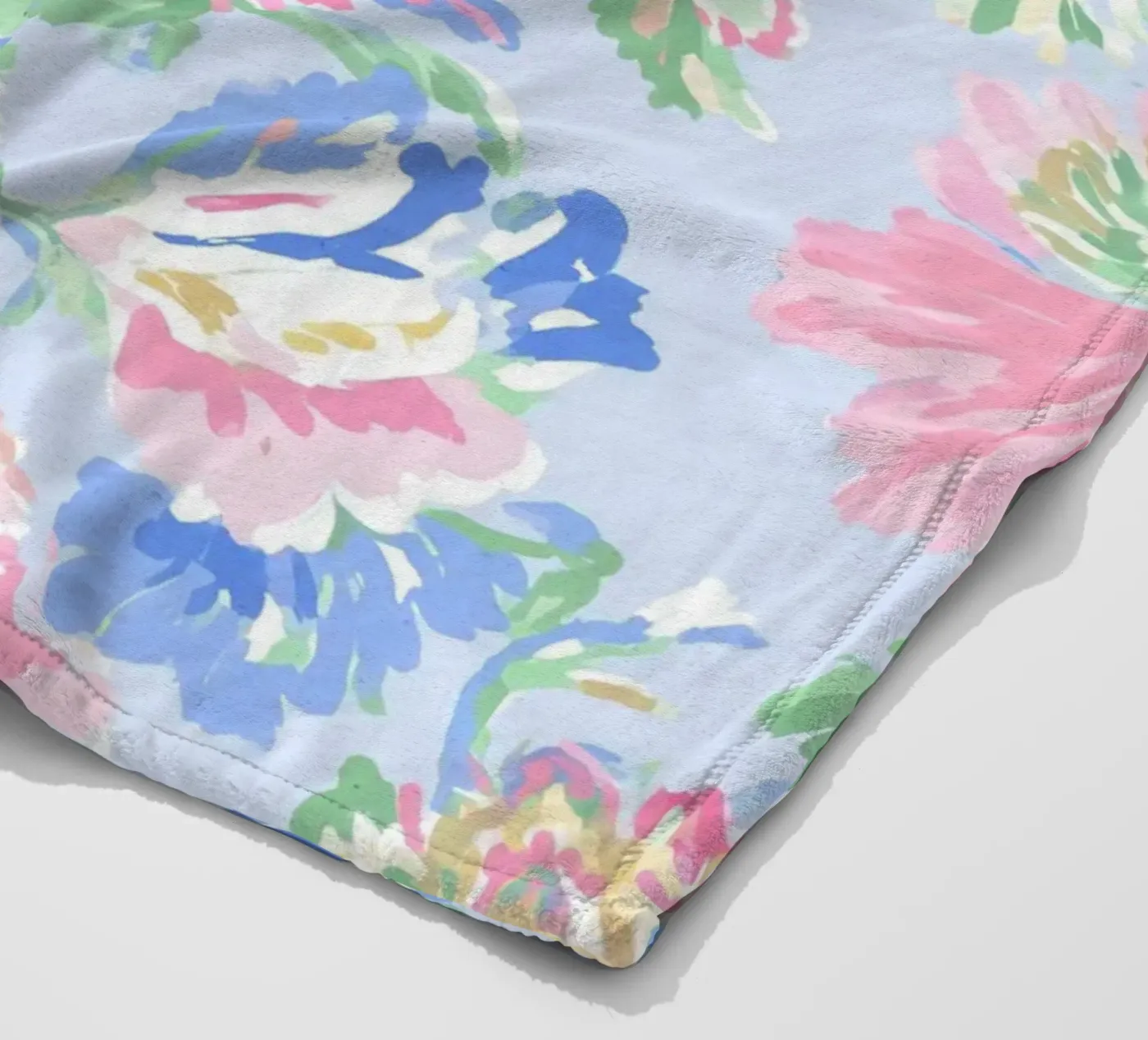 Romantic Flower Pattern Fleecedecke von treechild