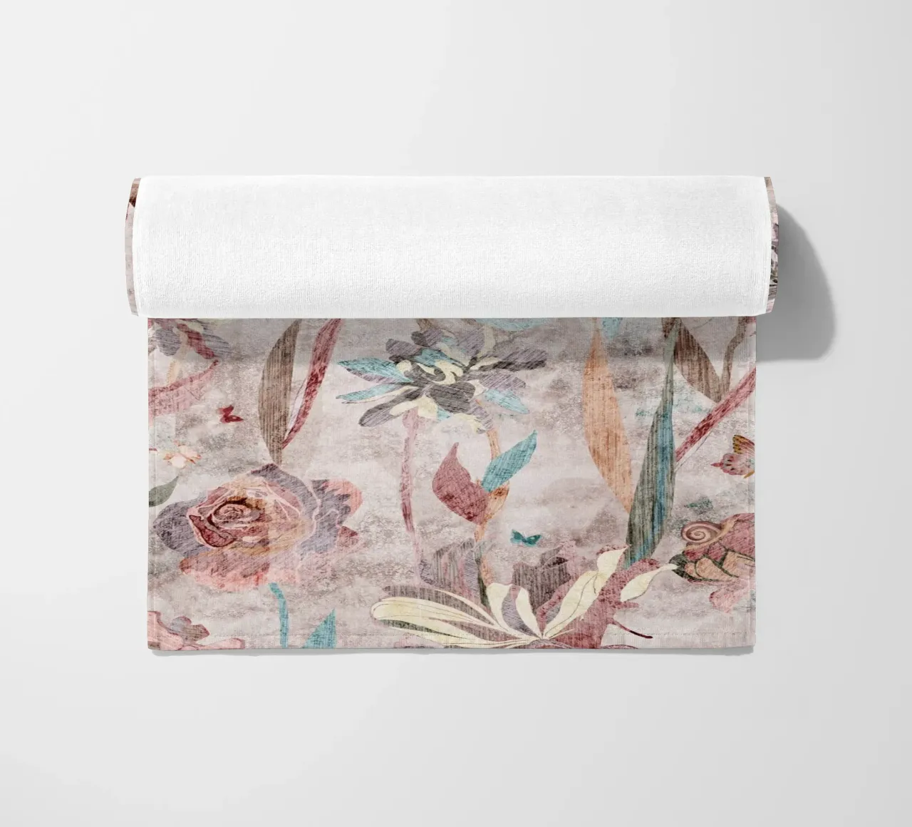 puzzle in fiore telo mare da Giulio Iurissevich