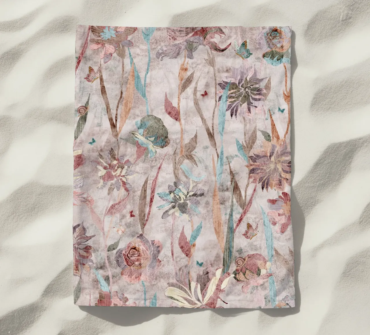 puzzle in fiore telo mare da Giulio Iurissevich