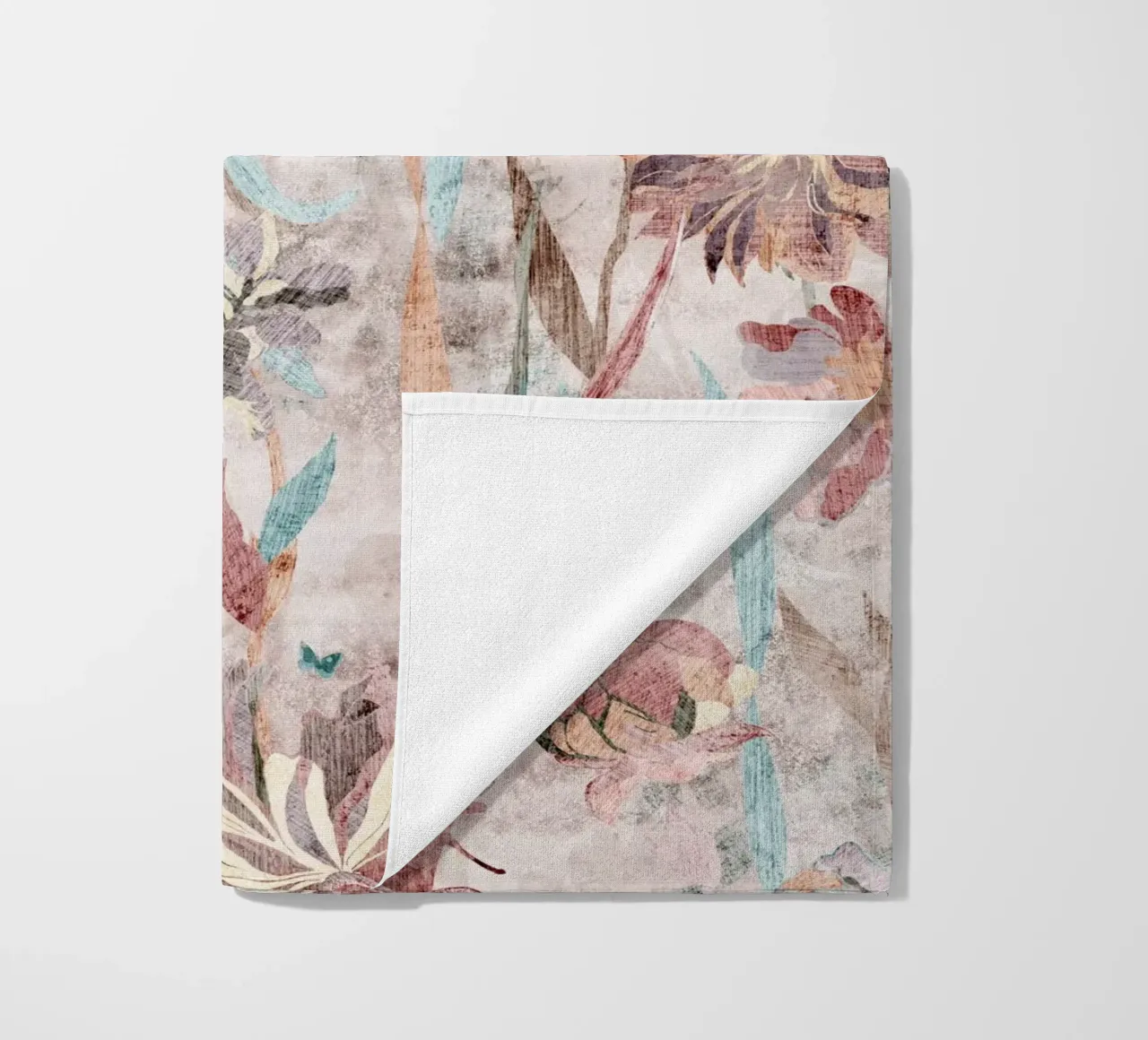 puzzle in fiore telo mare da Giulio Iurissevich