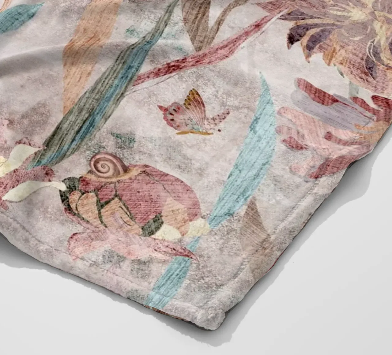 puzzle in fiore coperta in pile da Giulio Iurissevich