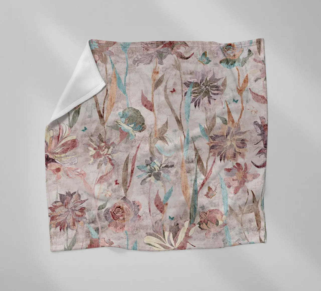 puzzle in fiore coperta in pile da Giulio Iurissevich