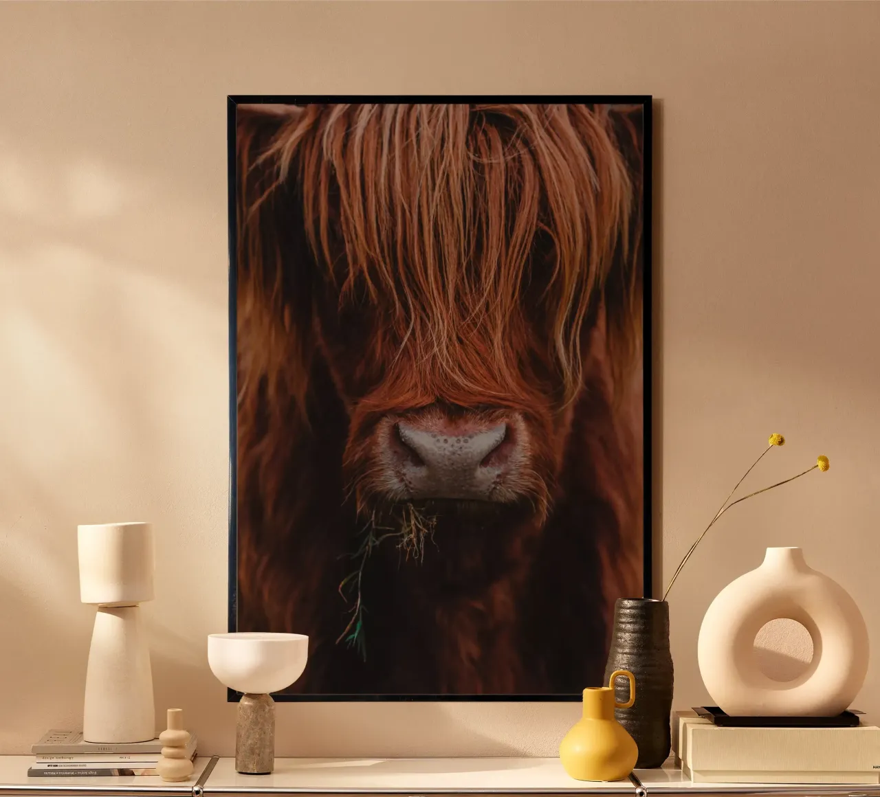 Mucca Highland Tina poster con telaio in plastica da Sibbershusum