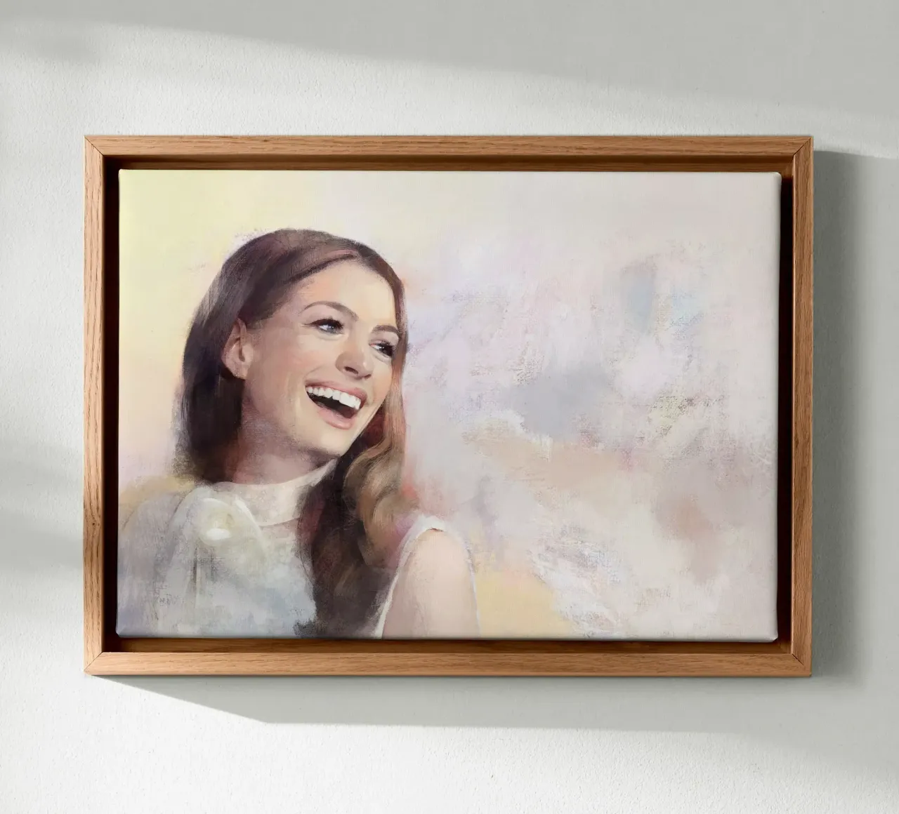 Anne Hathaway - Anmut in Bewegung Leinwand mit Schattenfugenrahmen von Artascy Art