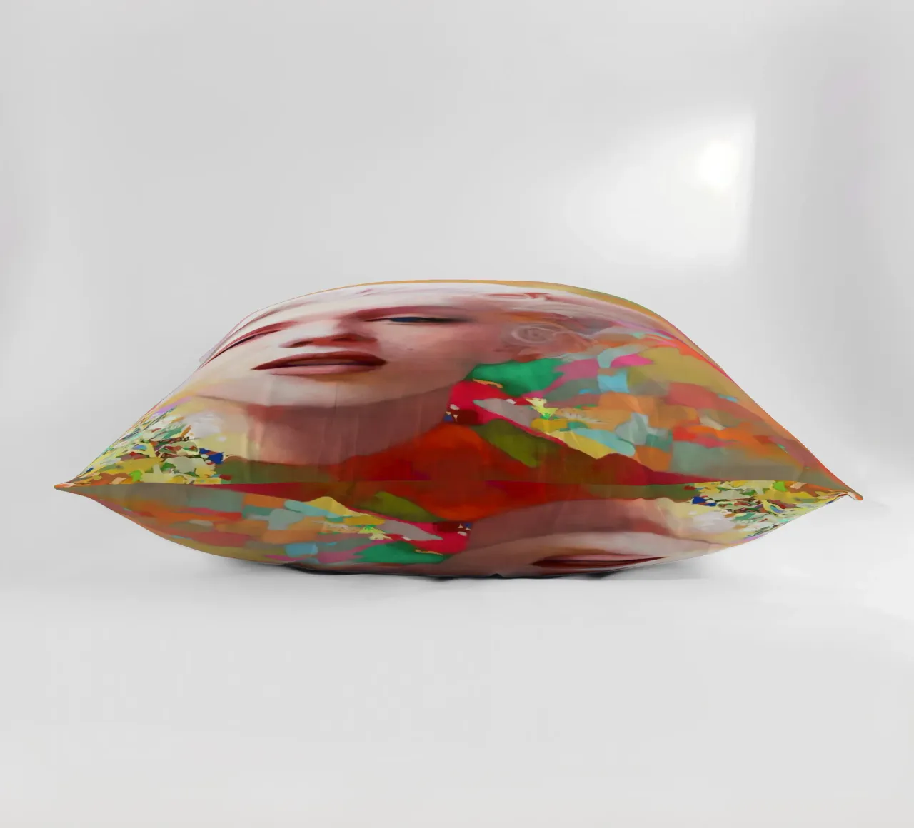 Marilyn Monroe - Zerbrechlicher Star Kissen von Artascy Art