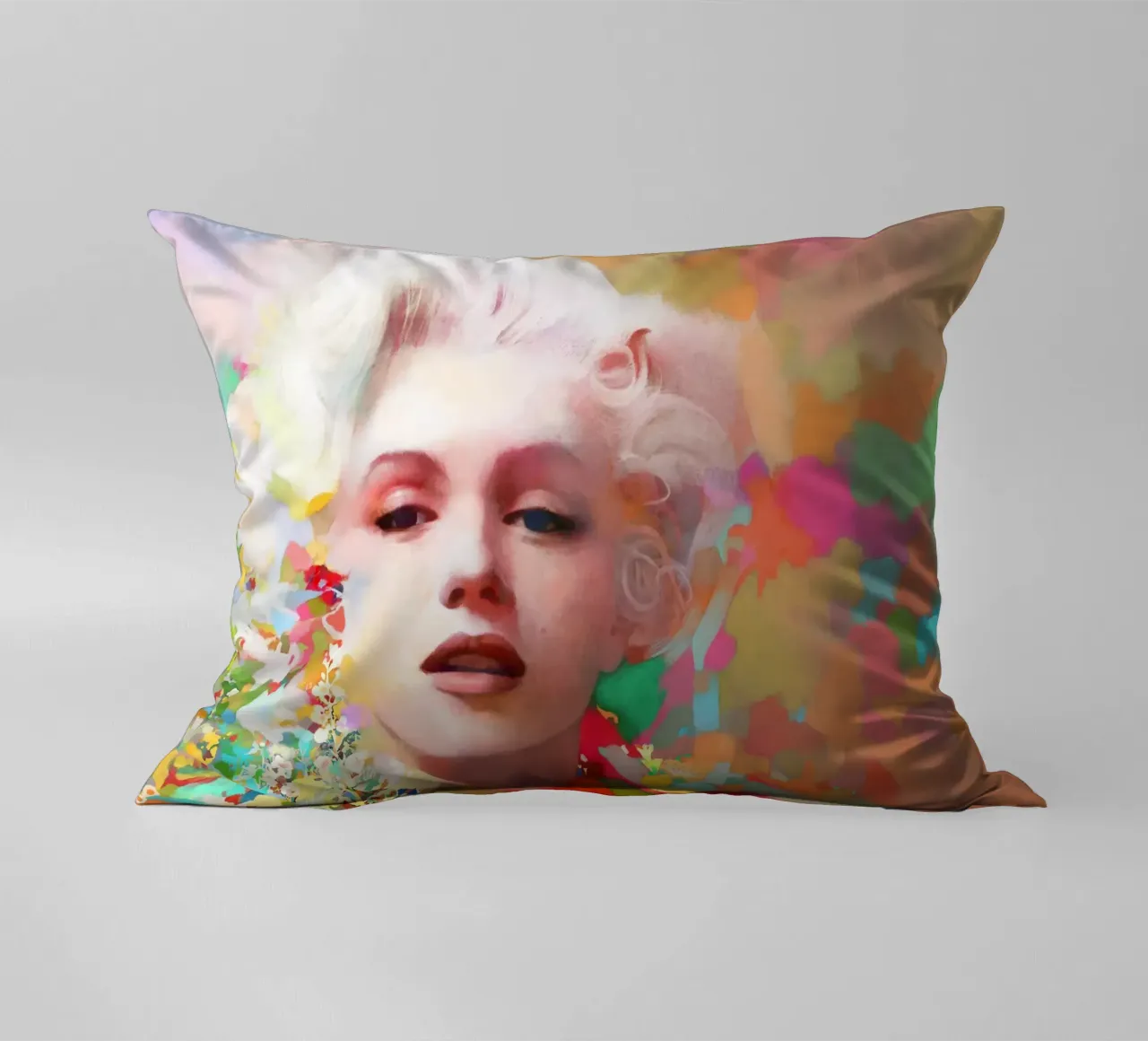 Marilyn Monroe - Zerbrechlicher Star Kissen von Artascy Art
