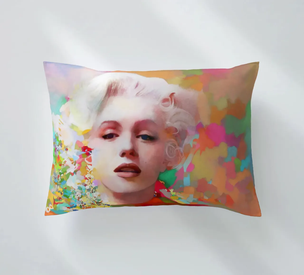 Marilyn Monroe - Zerbrechlicher Star Kissen von Artascy Art