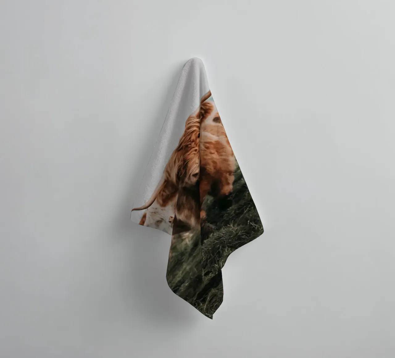 Highland cows 🐮 towel by Sibbershusum