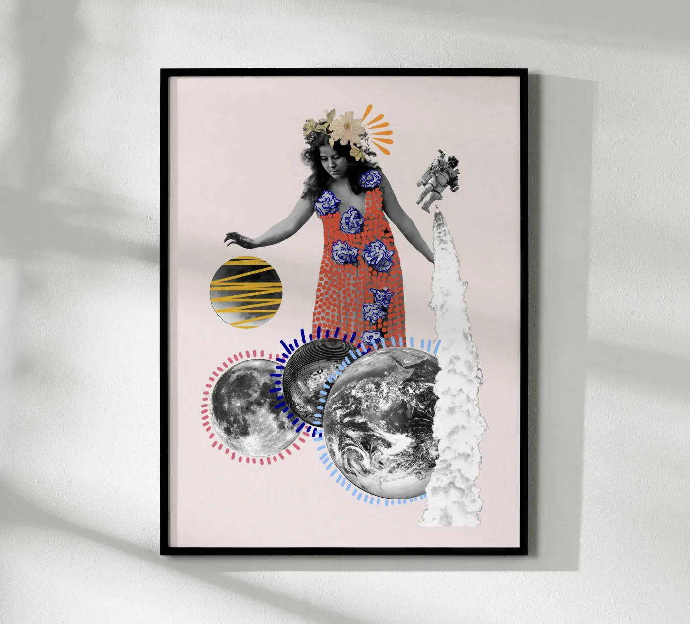 Galaktische Muse / Surreale Retro-Weltraum- und Blumen-Collage / Zustand Poster von Collage Pop Studio