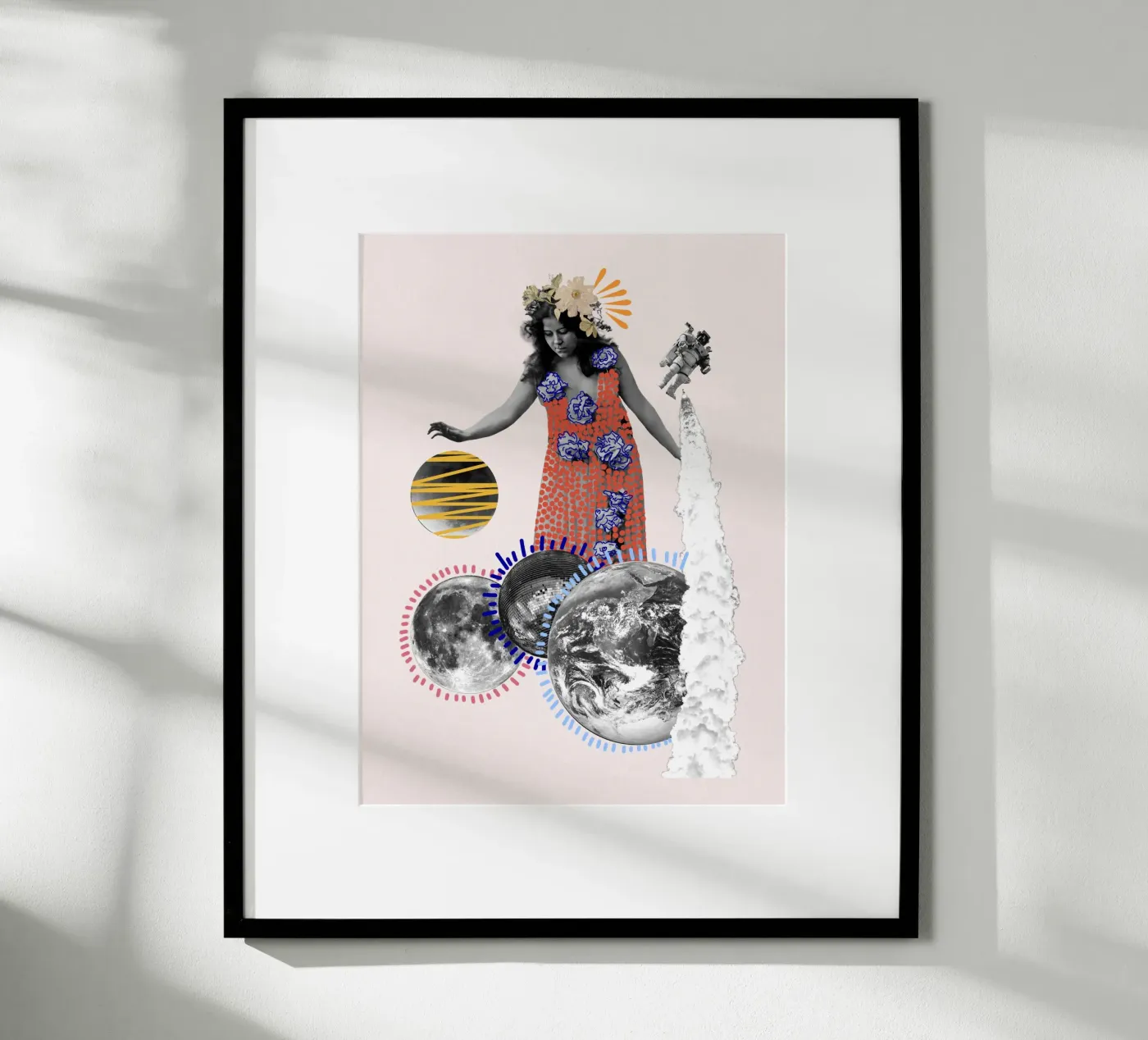 Galaktische Muse / Surreale Retro-Weltraum- und Blumen-Collage / Zustand Poster von Collage Pop Studio
