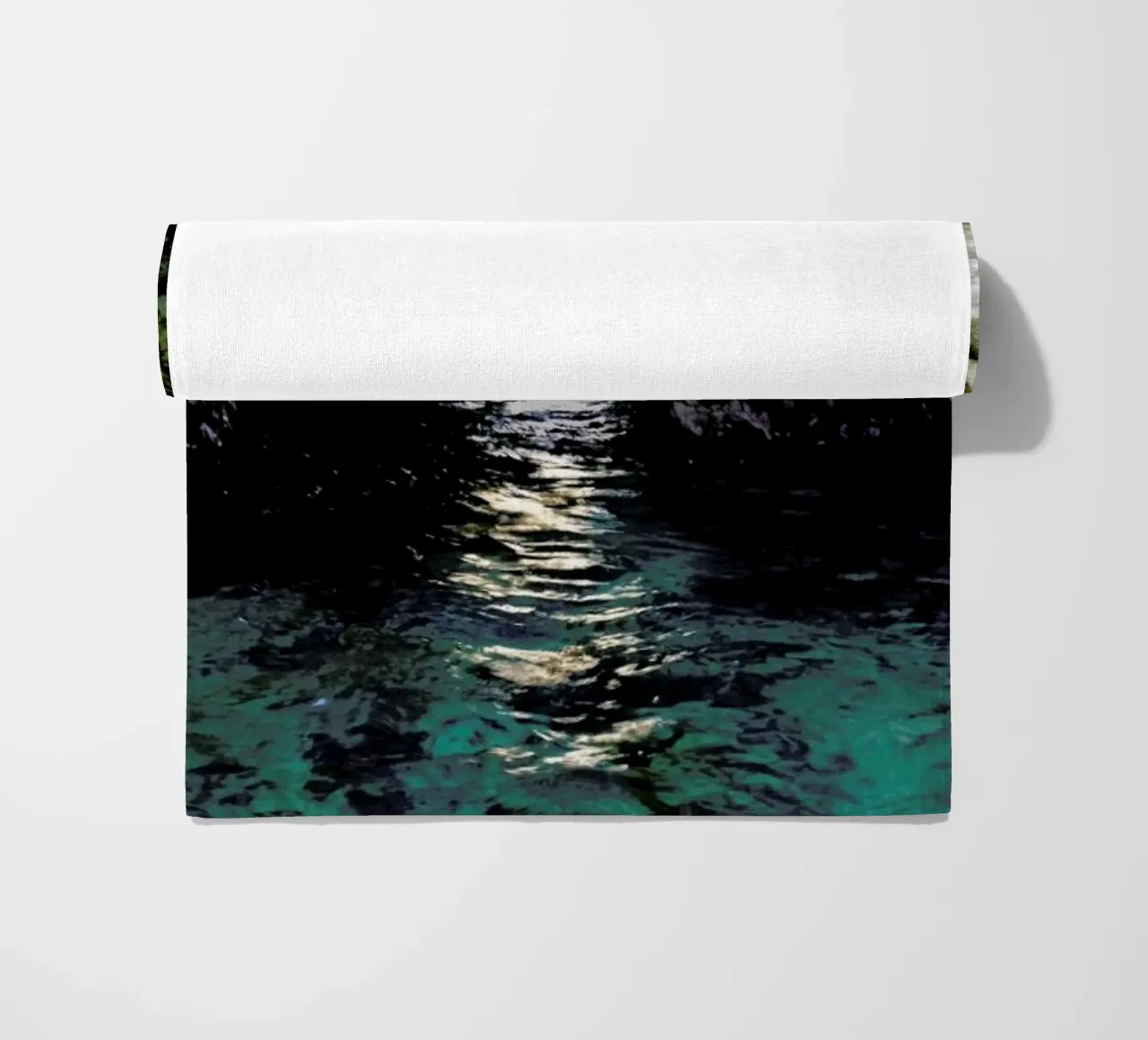 Colorful Ocean Cave telo mare da Kevin Russ
