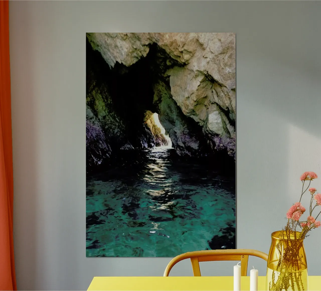 Colorful Ocean Cave poster con telaio in legno da Kevin Russ