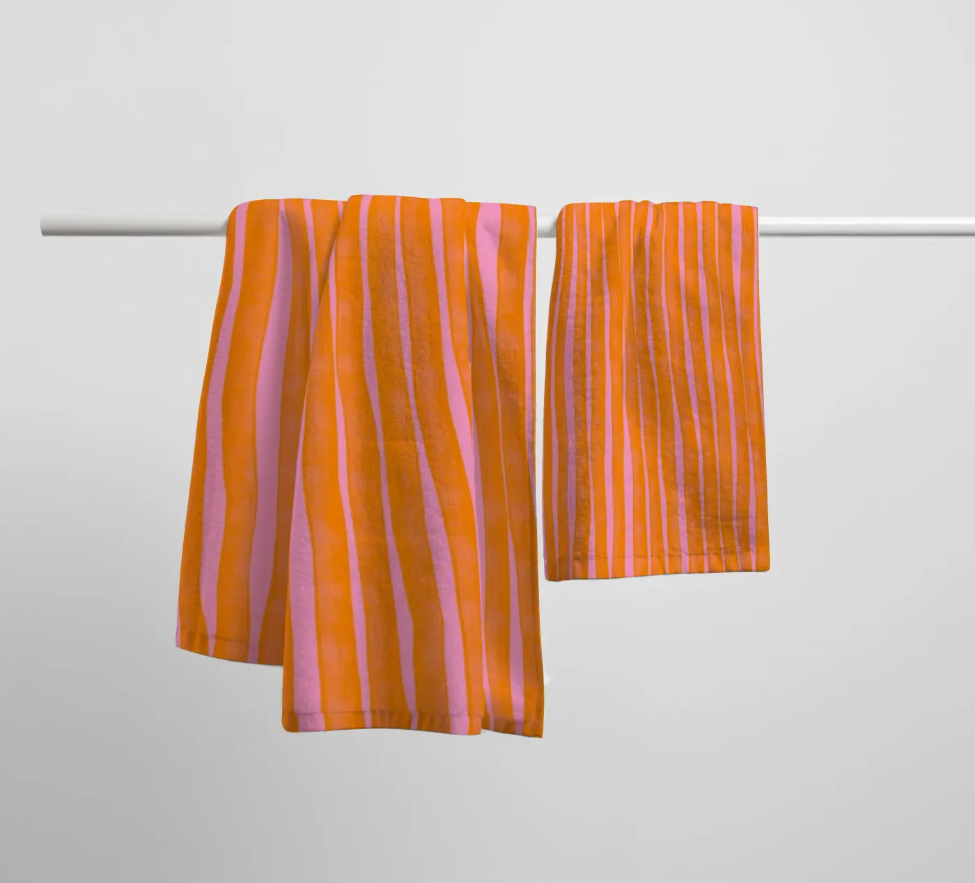 Orange Stripes Pattern badhanddoek van treechild
