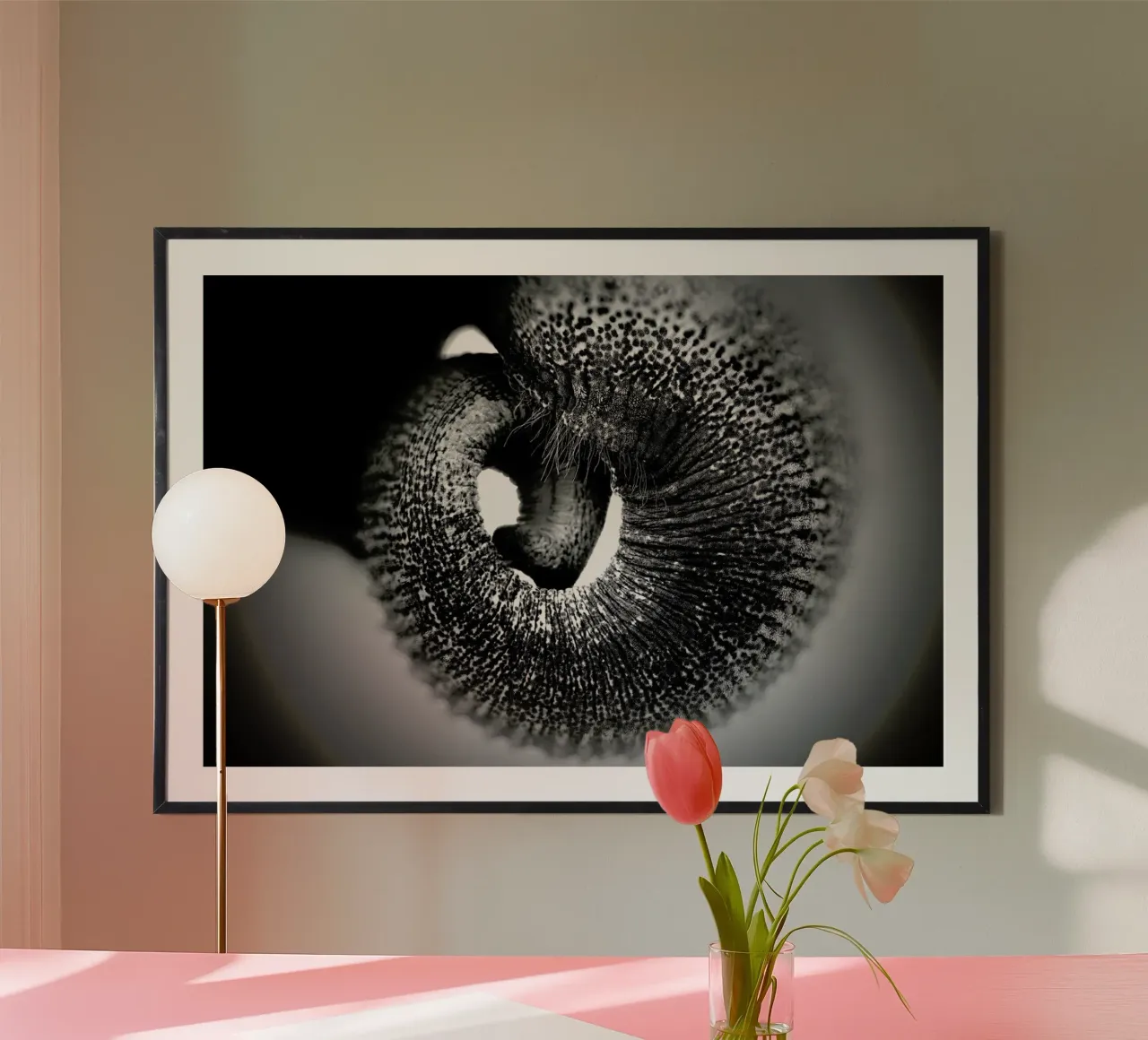 Trunk - Antje Wenner - Braun poster con telaio in legno da Pictufy