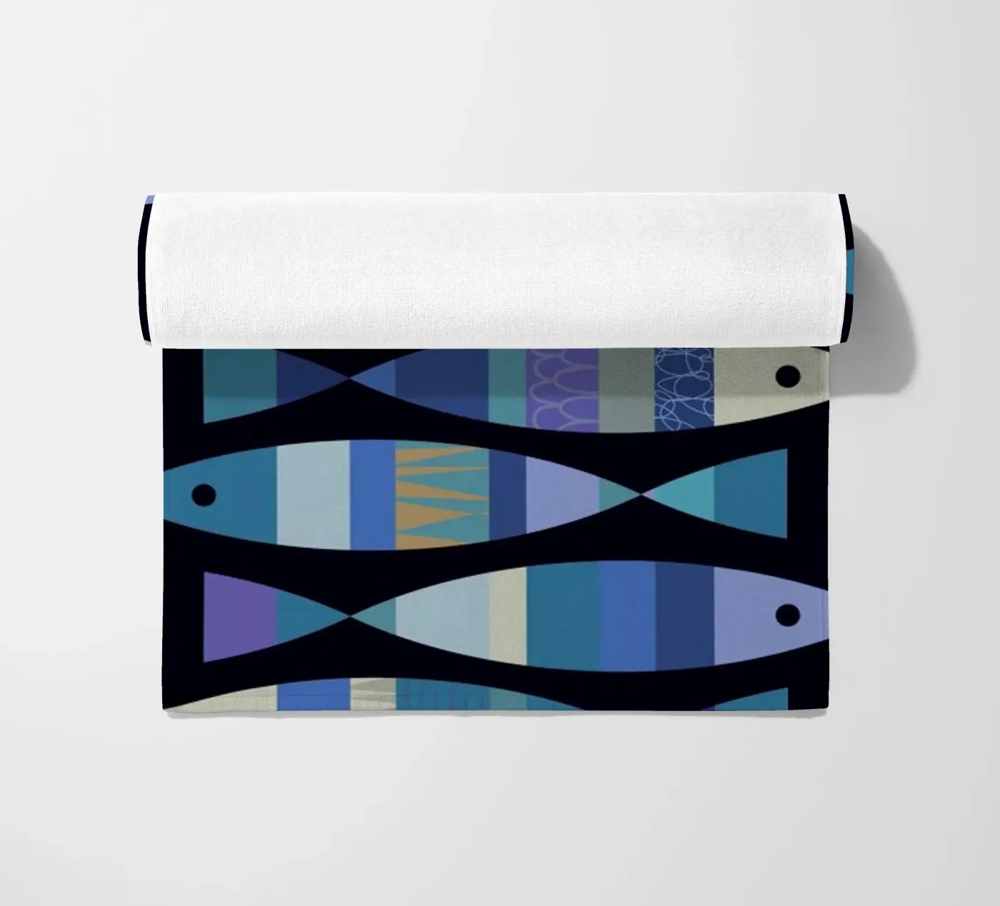 Fish 3 Strandtuch von Visual Philosophy