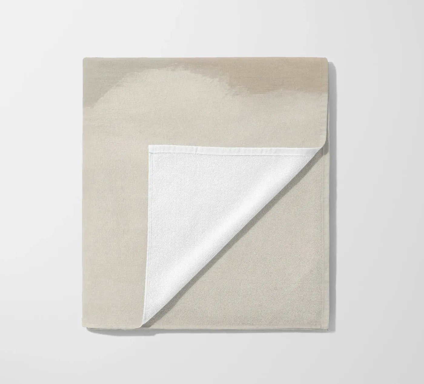 Zachte wolken strandhanddoek van ThingDesign