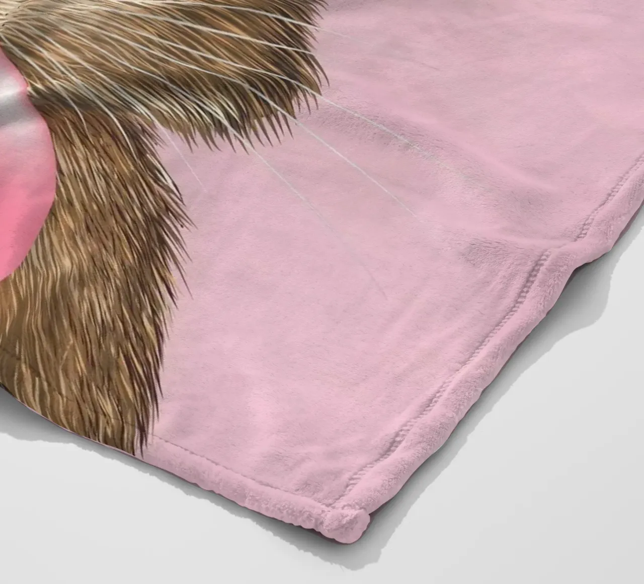 Un simpatico topo con gomma da masticare: un'attrazione giocosa coperta in pile da kisho art