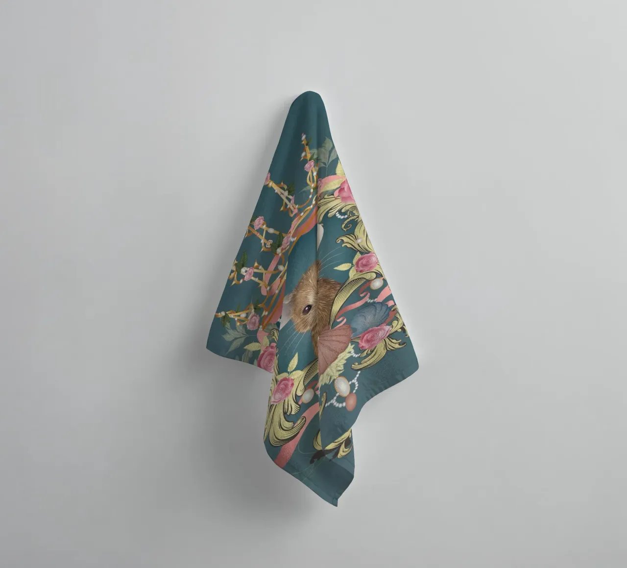Souris majestueuse dans un cadre baroque serviette de bain de kisho art