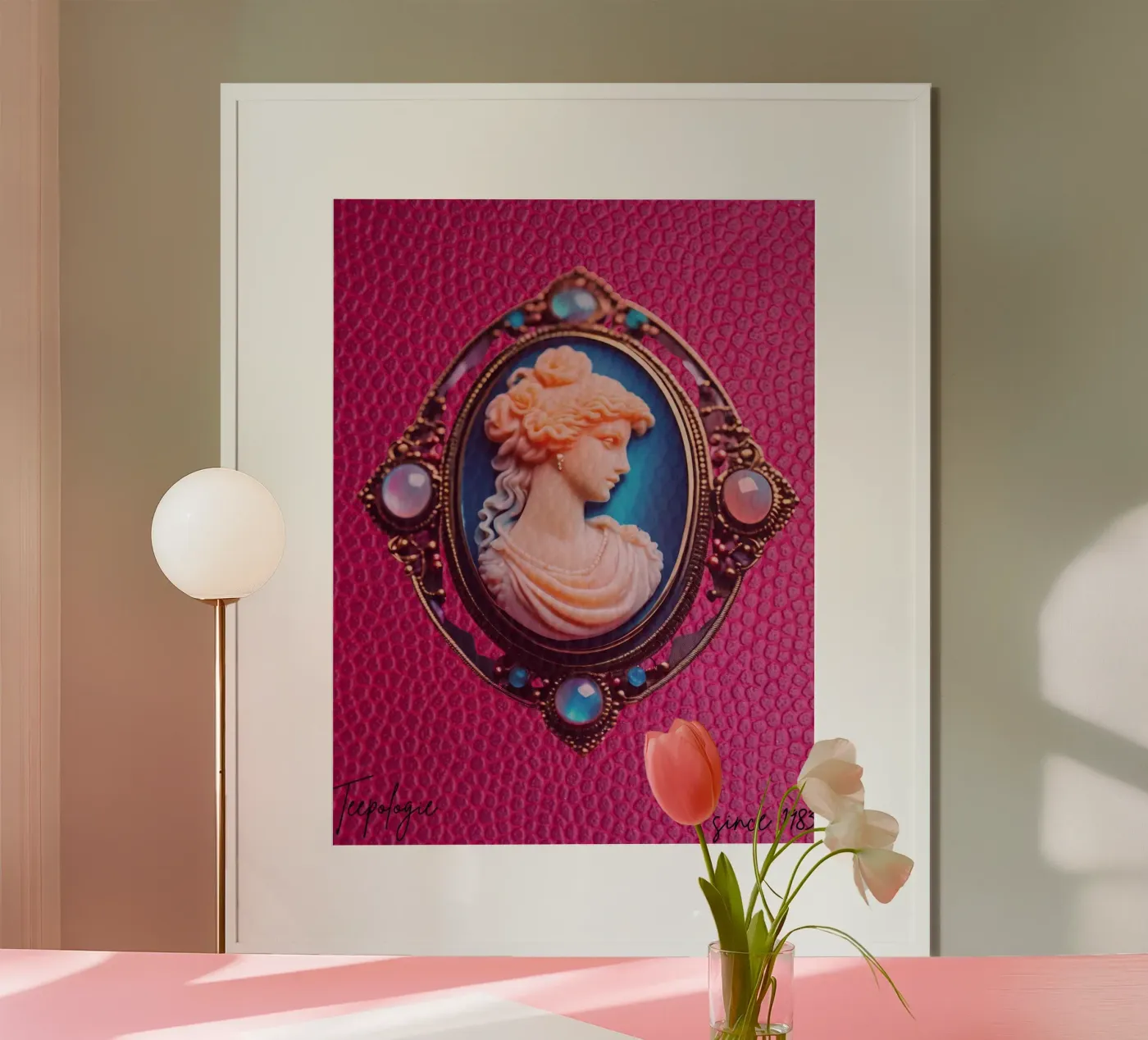 Pink Camée poster da Teepologie.