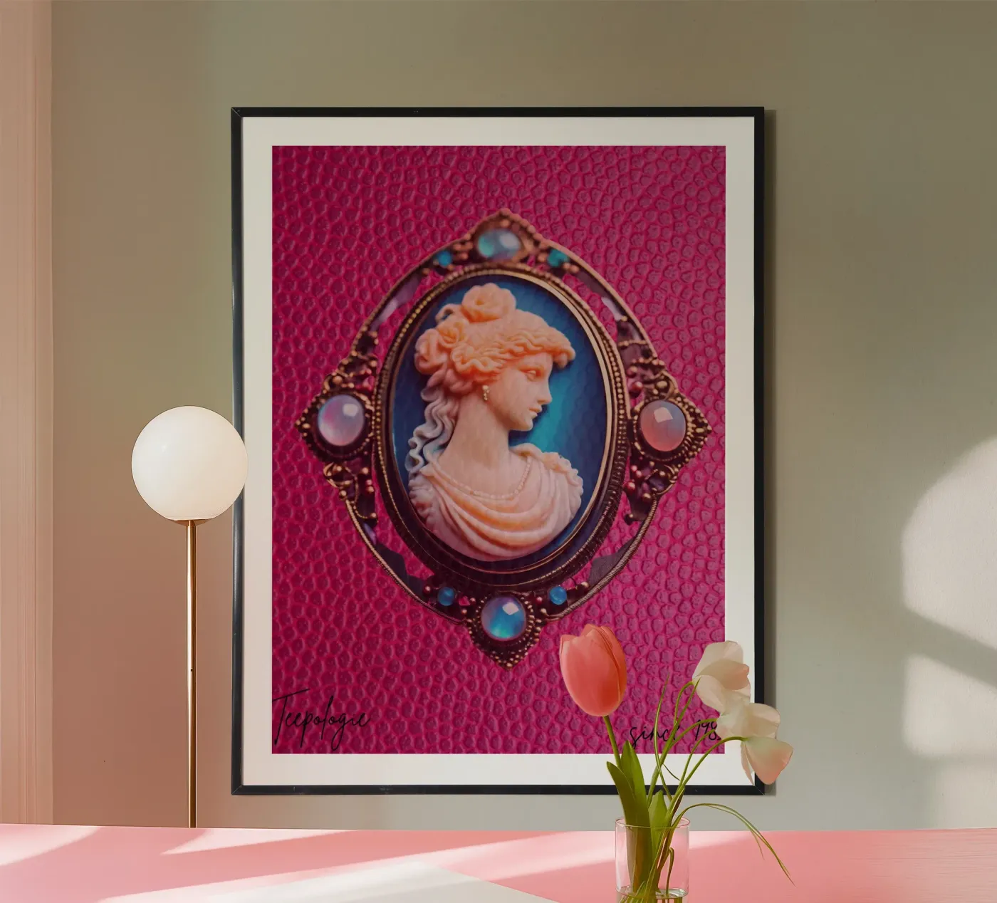 Pink Camée poster da Teepologie.