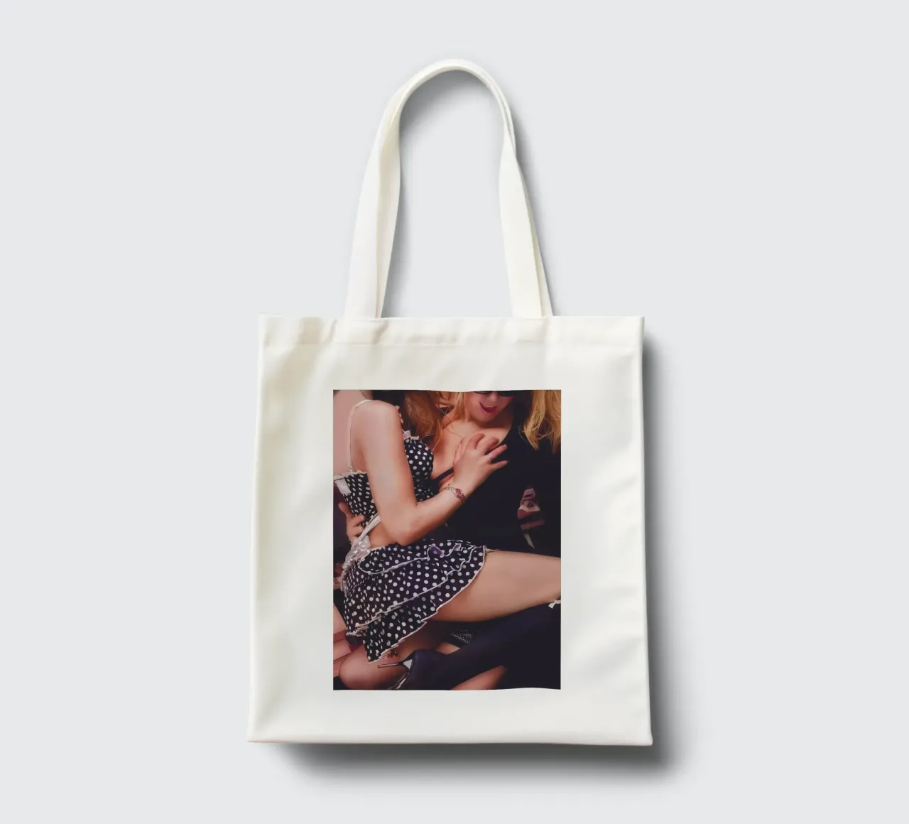 Ragazze in gioco colorate borsa in juta da Dave Hare Photography