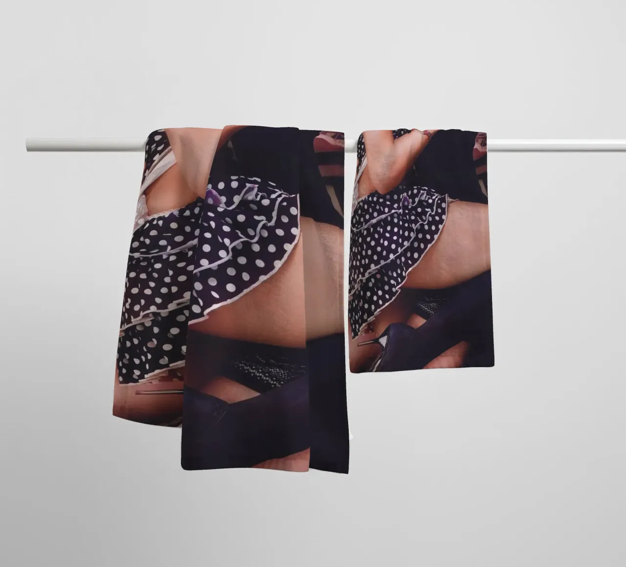 Ragazze in gioco colorate asciugamano da bagno da Dave Hare Photography