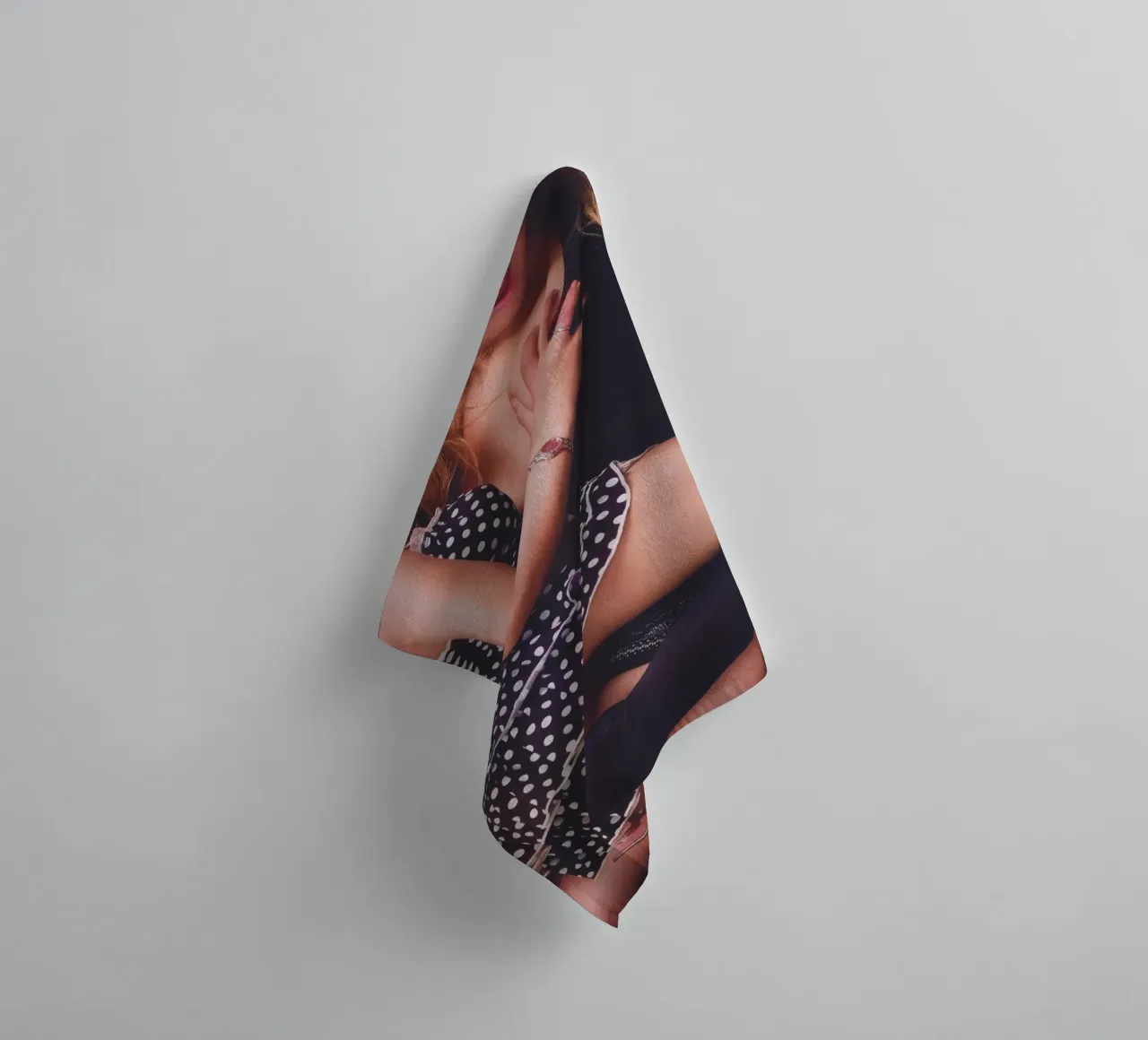 Ragazze in gioco colorate asciugamano da bagno da Dave Hare Photography