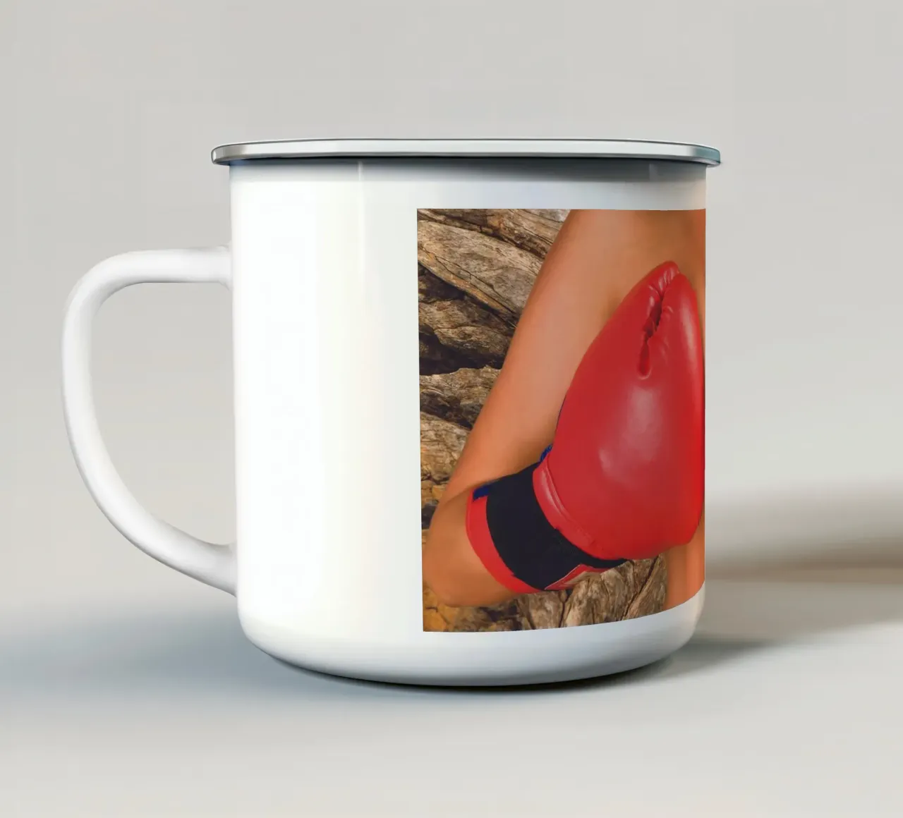 Boxer tazza in smalto da Dave Hare Photography
