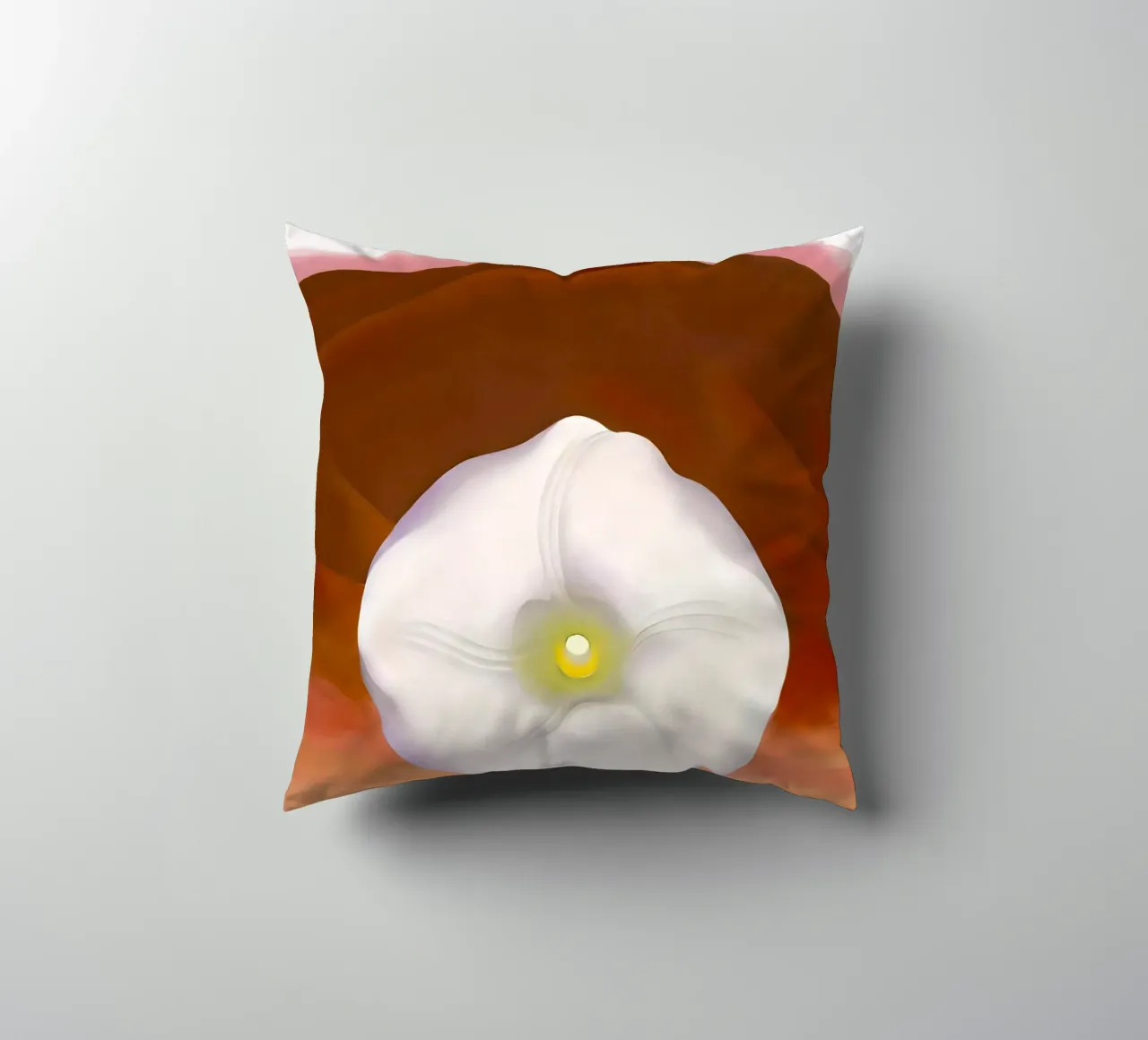 Georgia O'Keeffe Colline rosse e fiori bianchi cuscino da Kinsley