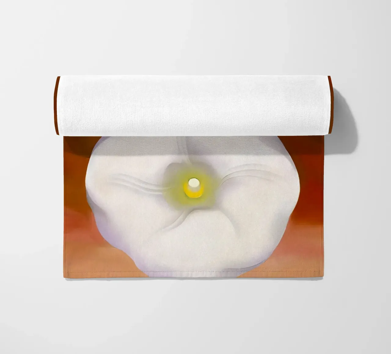 Georgia O'Keeffe Colline rosse e fiori bianchi telo mare da Kinsley