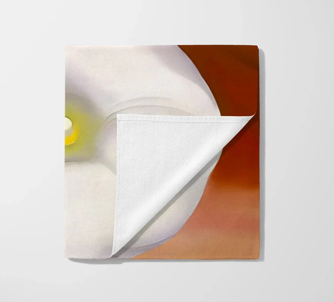 Georgia O'Keeffe Colline rosse e fiori bianchi telo mare da Kinsley