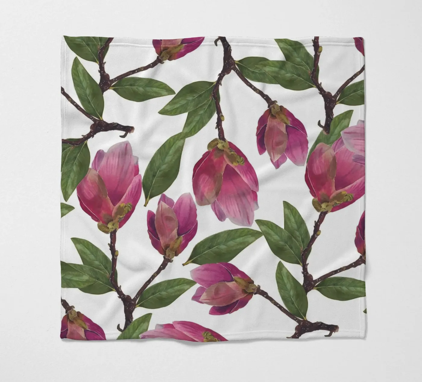 Magnolia Pattern Fleecedecke von Studio Fuchsia