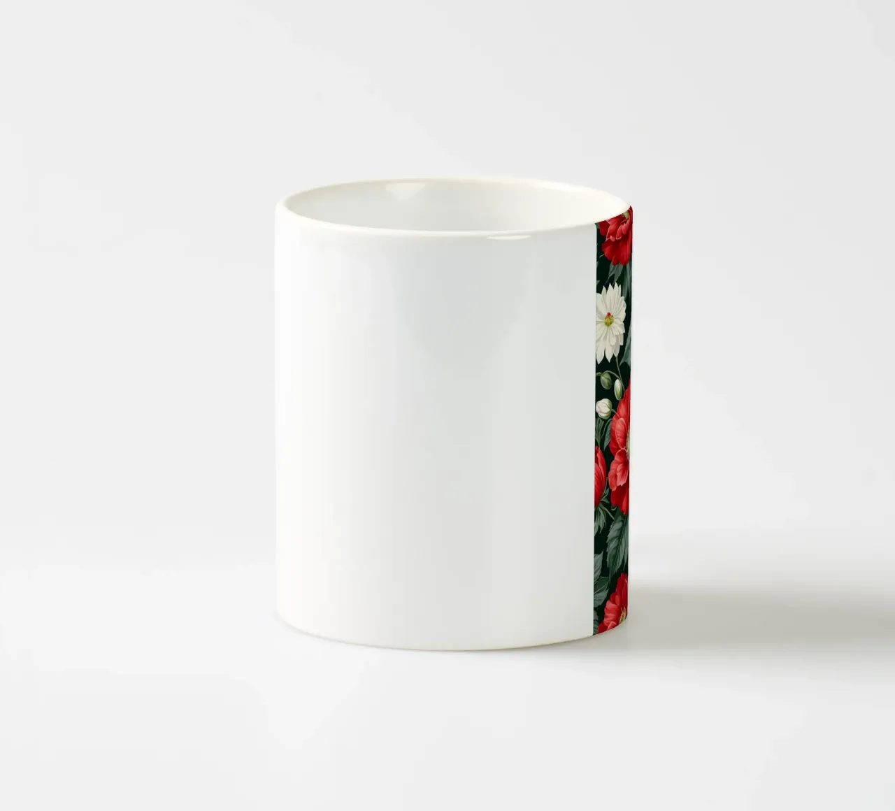 Rapsodia floreale: Una sinfonia di bianco e rosso tazza in ceramica da Artistic-shop