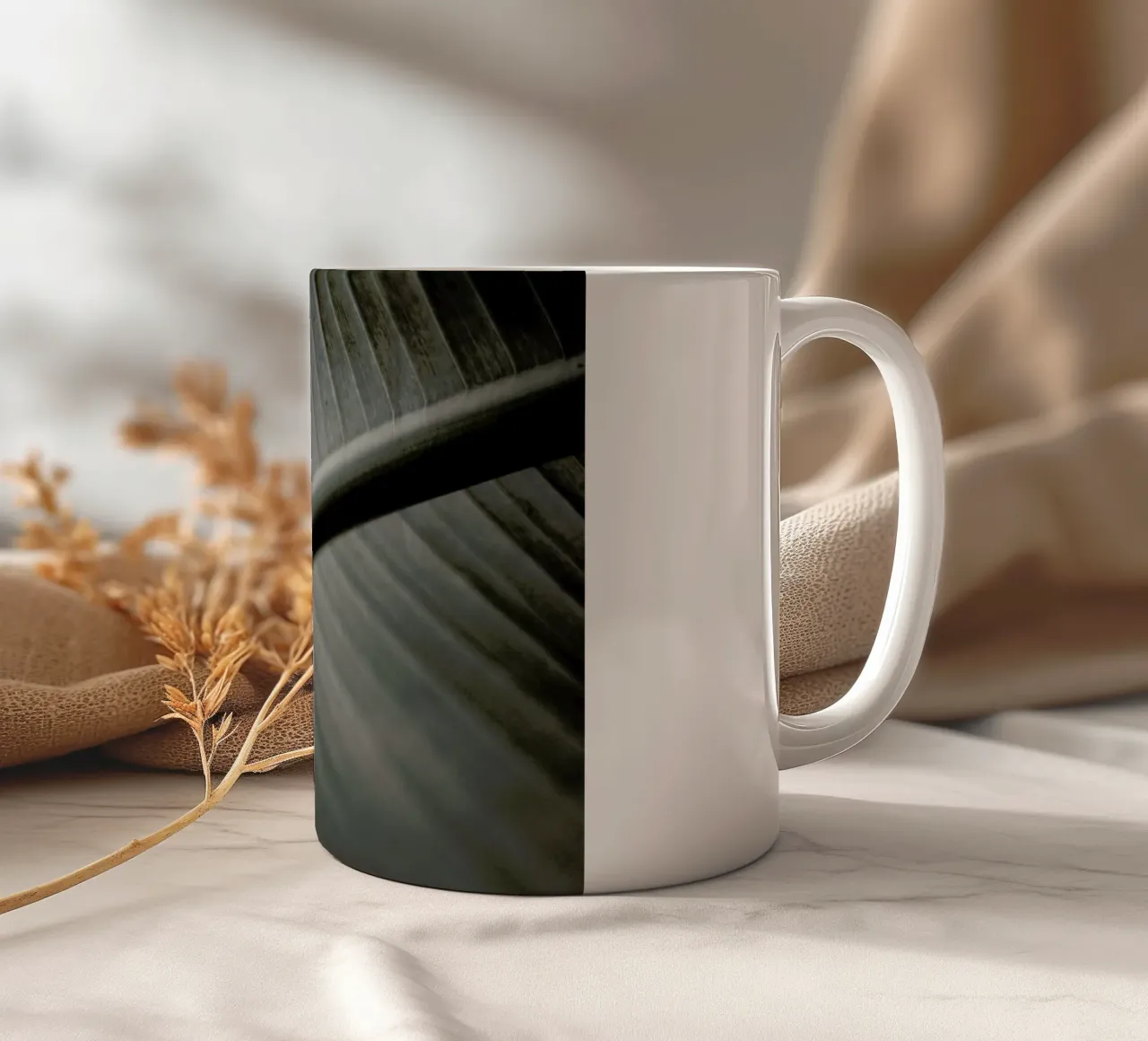 Botanical II - Banana Leaf tazza in ceramica da Anja Hebrank Photography