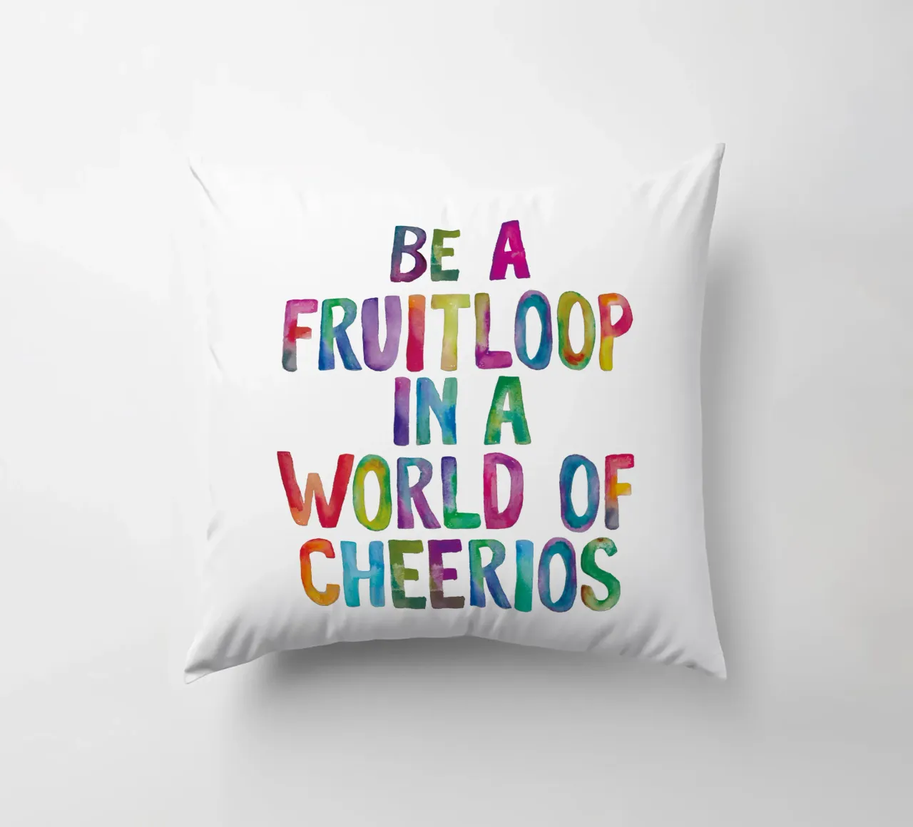Essere un Fruitloop in un mondo di Cheerios Typografie Design cuscino da THE MOTIVATED TYPE