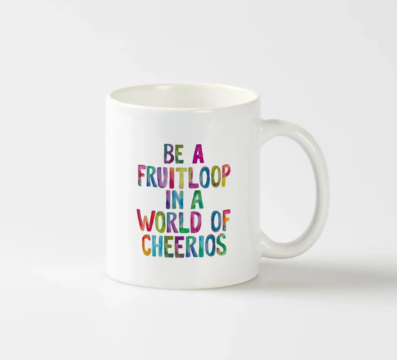 Essere un Fruitloop in un mondo di Cheerios Typografie Design tazza in ceramica da THE MOTIVATED TYPE
