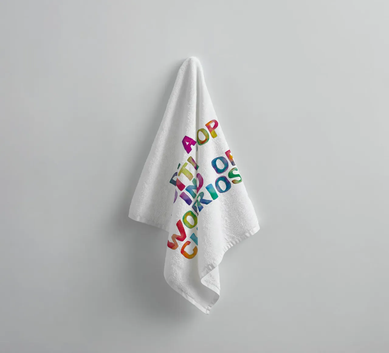 Essere un Fruitloop in un mondo di Cheerios Typografie Design asciugamano da bagno da THE MOTIVATED TYPE