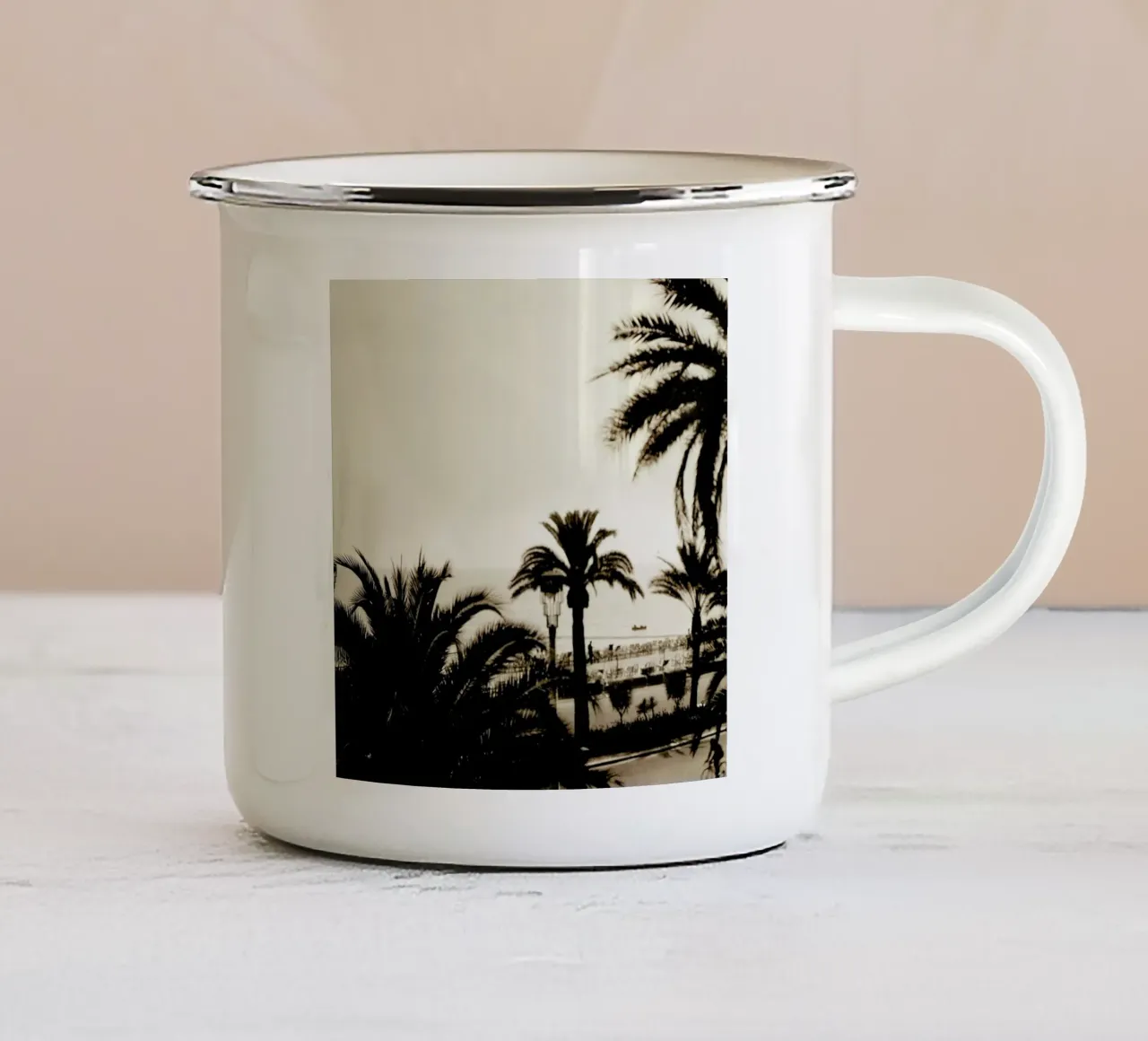 Glorious Days tazza in smalto da Sophie Etchart