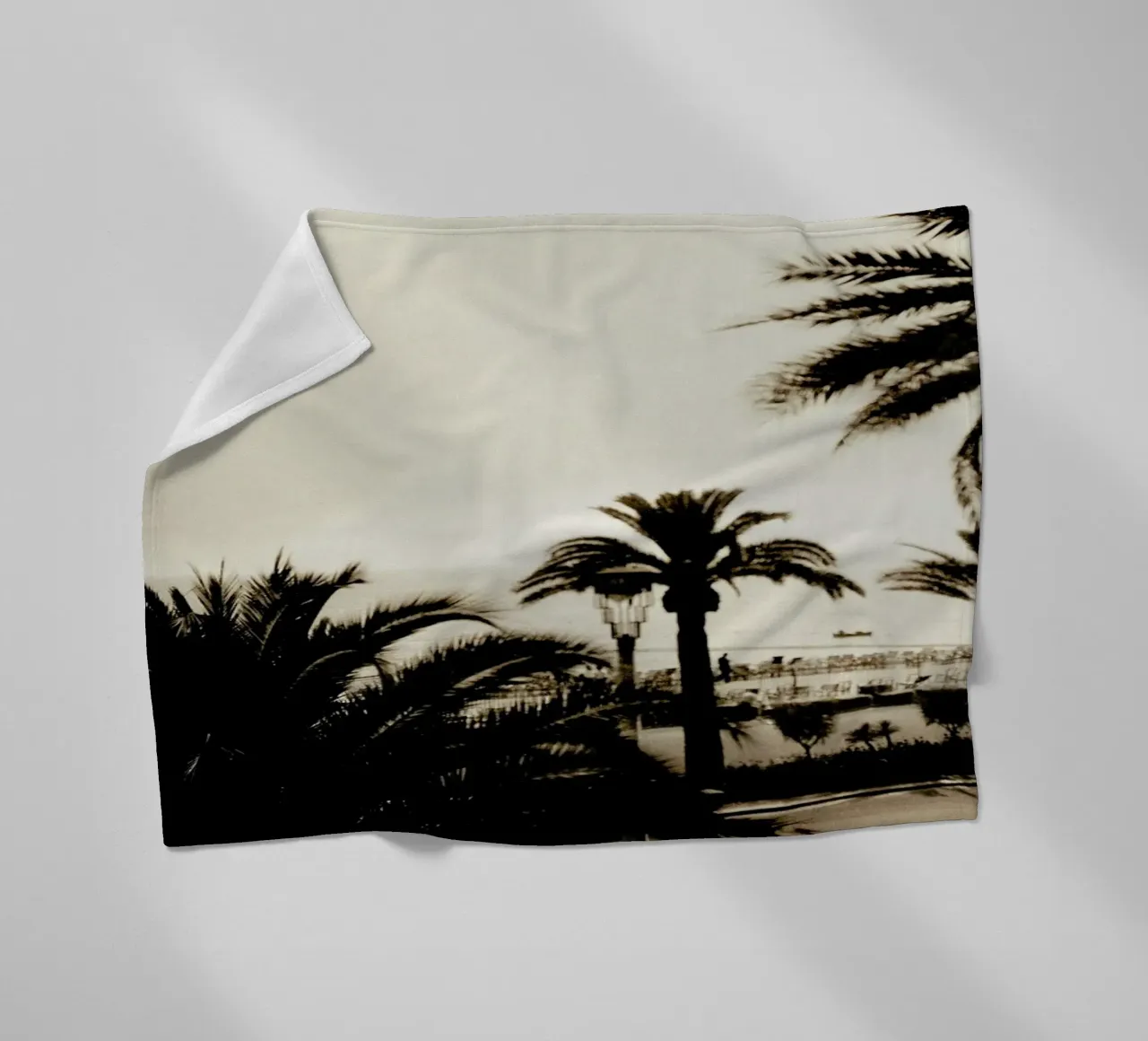 Glorious Days coperta in pile da Sophie Etchart