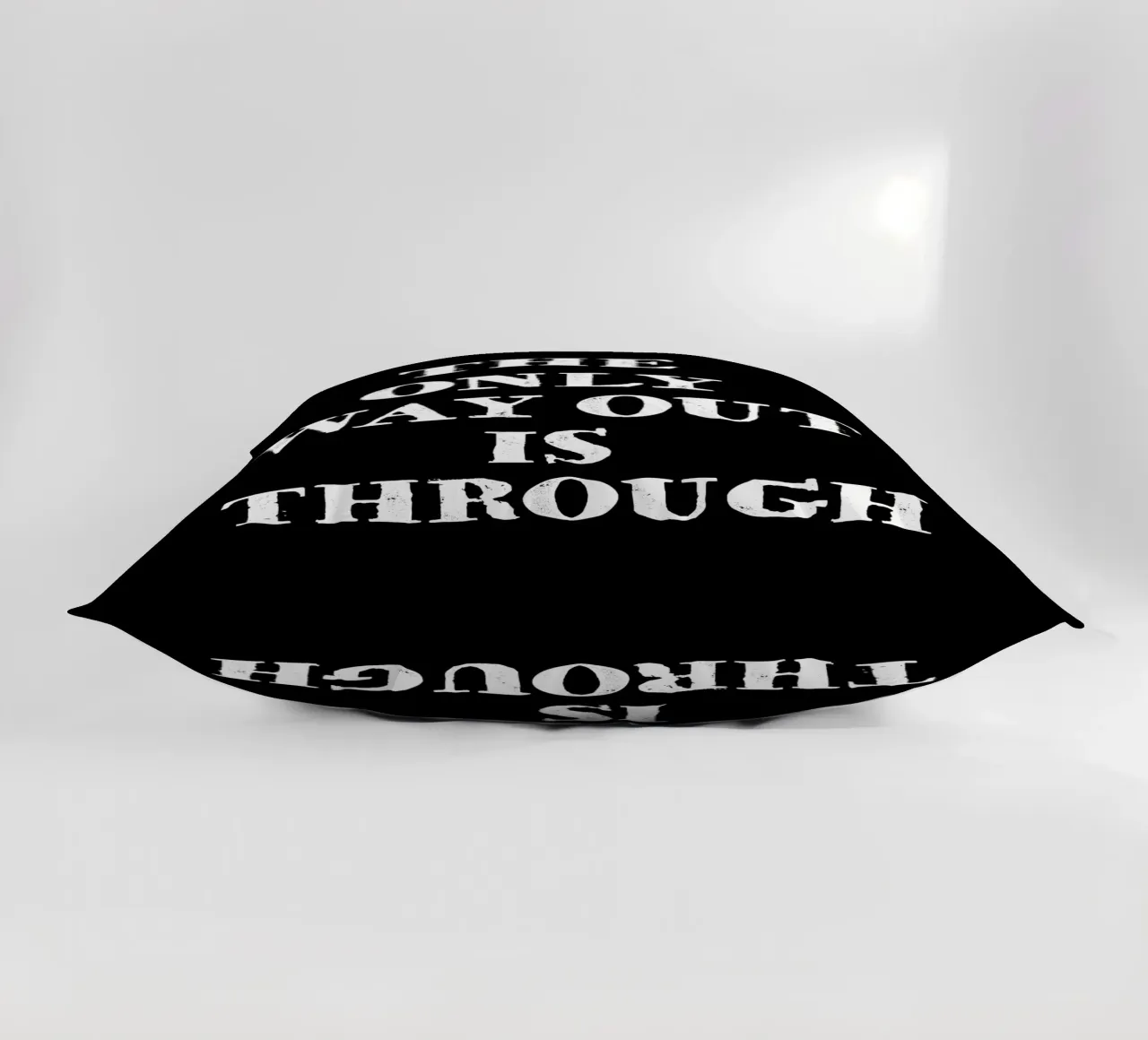 THE ONLY WAY OUT IS THROUGH coussin de happieeagle