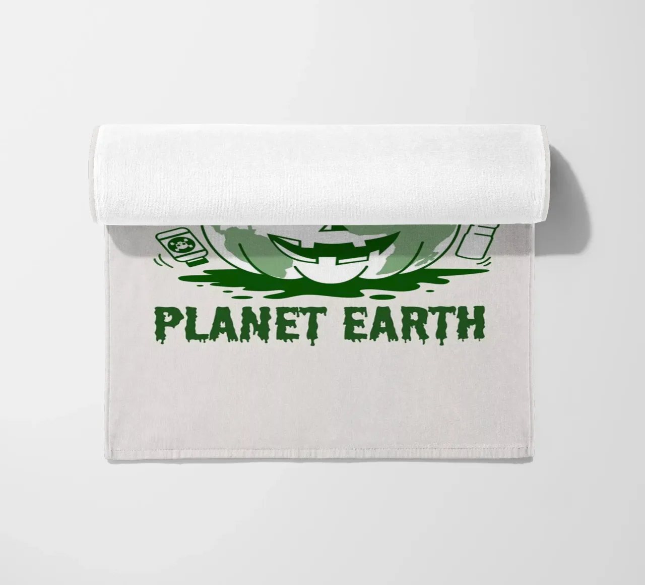 Süßes oder Saures - Planet Erde Strandtuch von cafelab