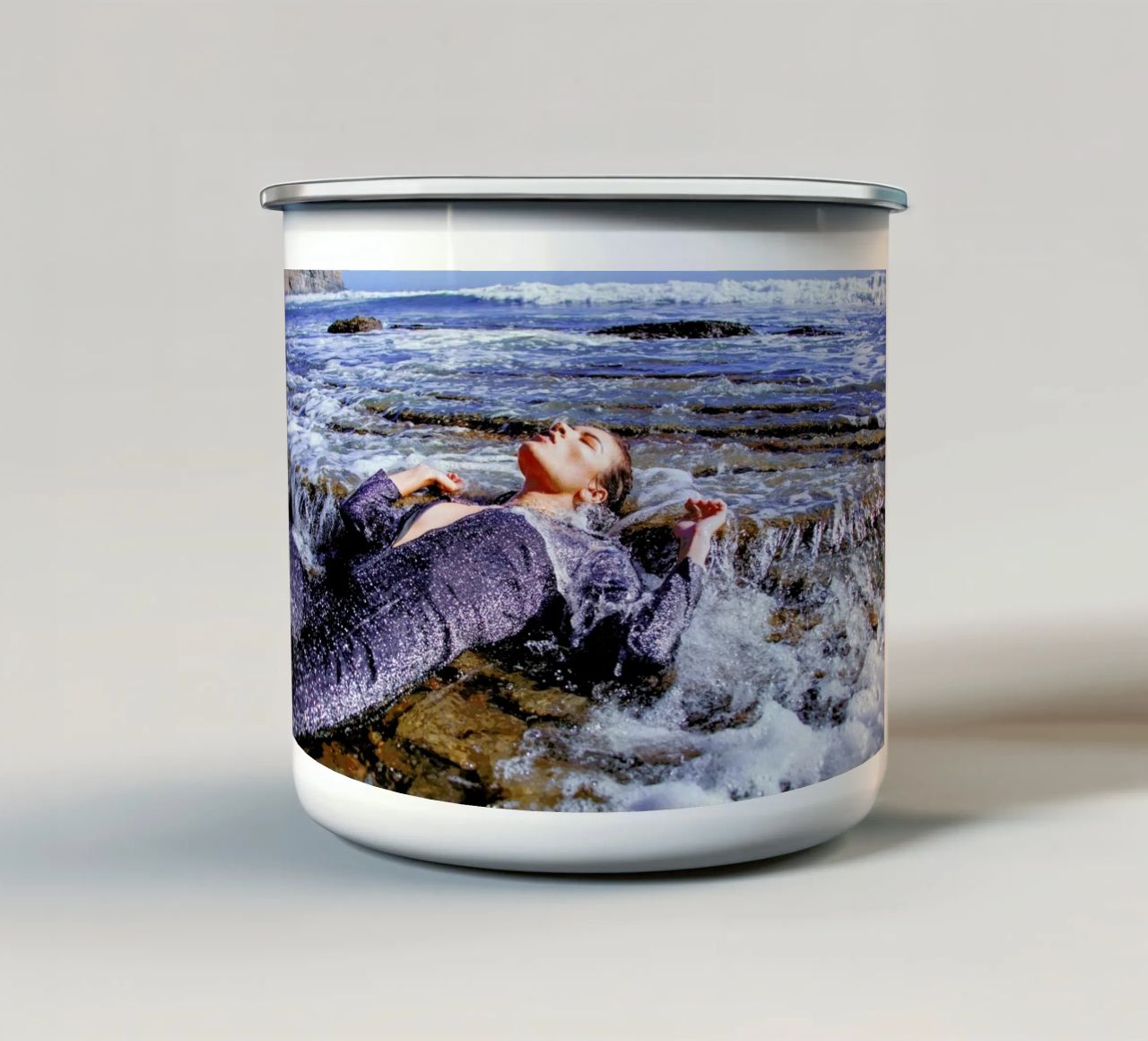 Tide Pools tazza in smalto da Aysha Banos
