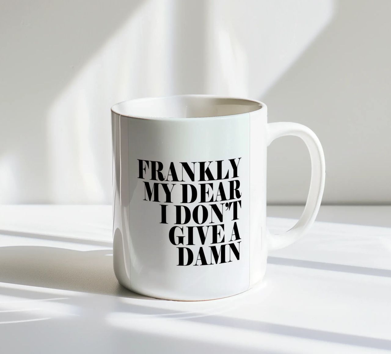 Frankly My Dear I Don’t Give A Damn mug en céramique de Honeymoon Hotel